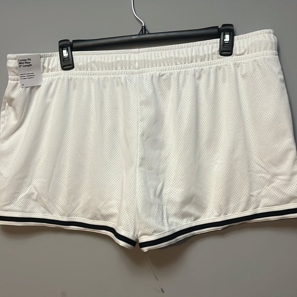 Nike Loose Fit Shorts - Picture 3 of 4